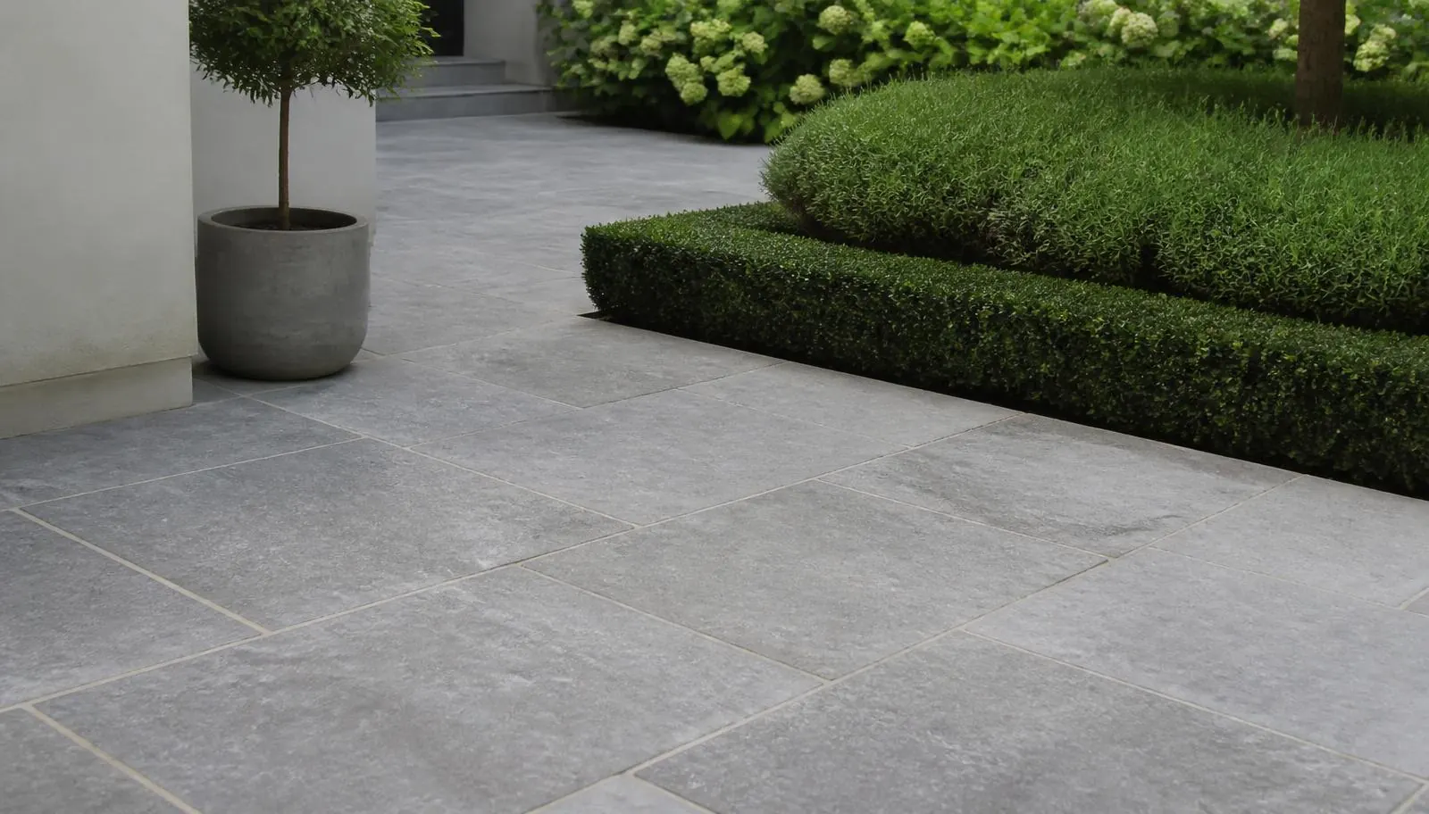 Indicative visualisation of Shahabad limestone paving laid on a contemporary garden terrace with tight joints
