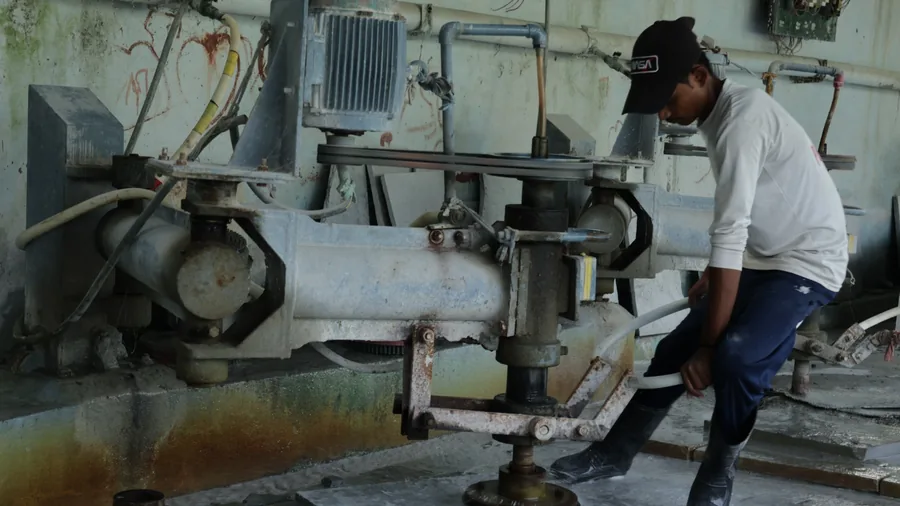 Limestone slabs running through the polishing line at our own yard